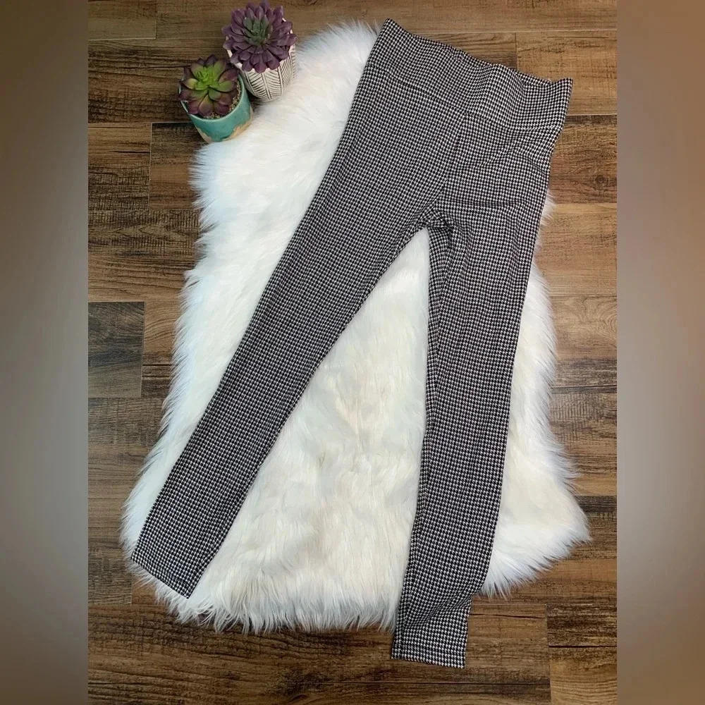 Lou & Grey Houndstooth Ponte Leggings - Picture 2 of 6
